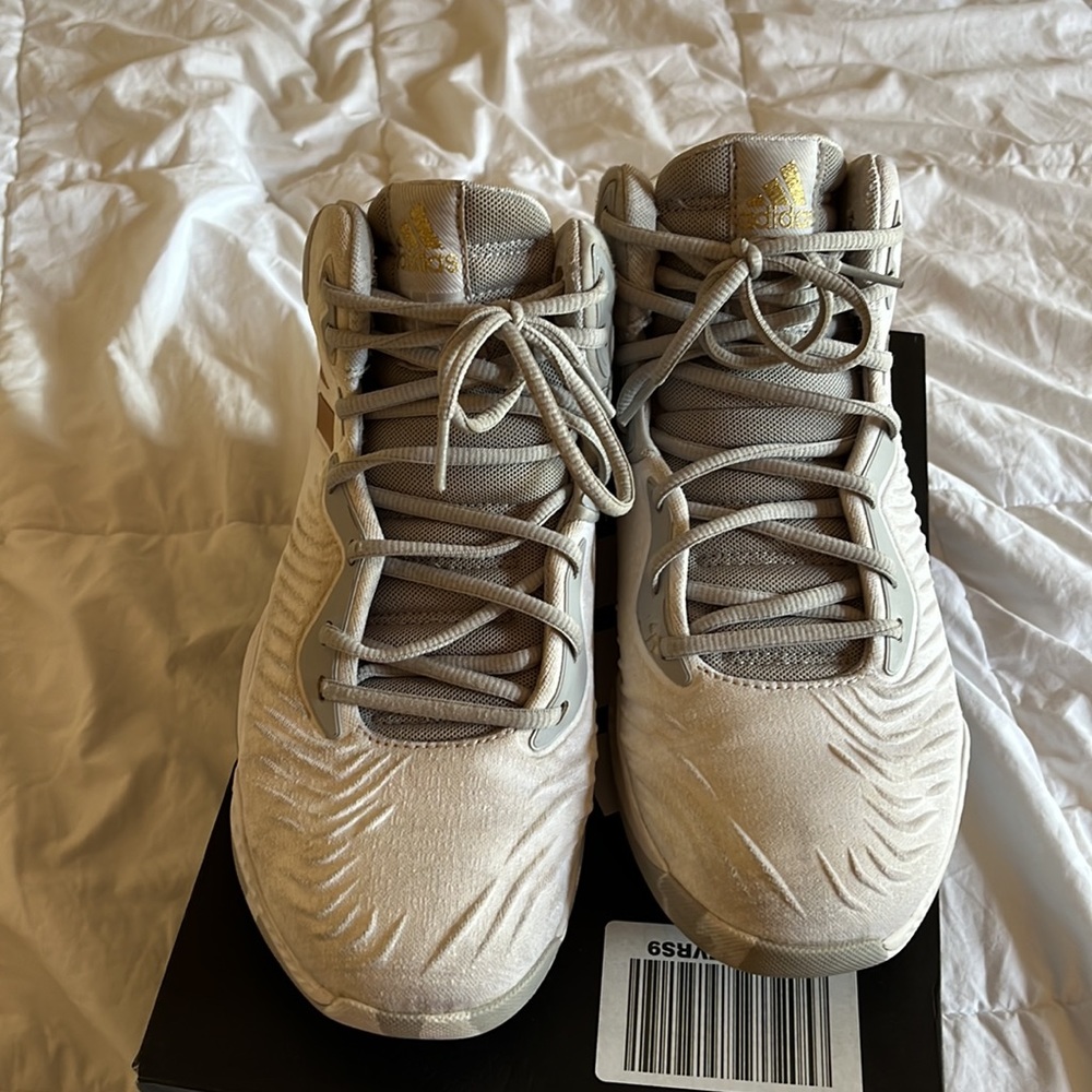Shoes - Picture 3 of 4